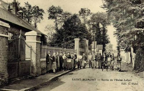 Sortie de l'usine Lefort - rue de l'église (vers 1900)